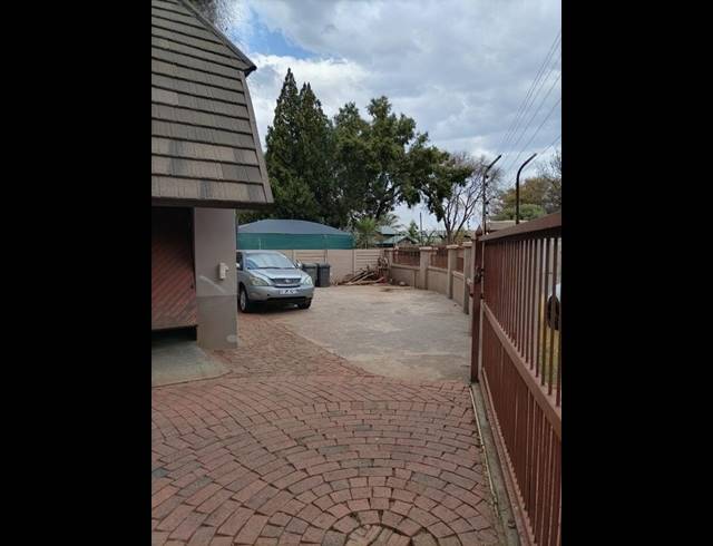 5 BEDROOM HOUSE FOR SALE IN ZWARTKOP EXT 4,5,6,8